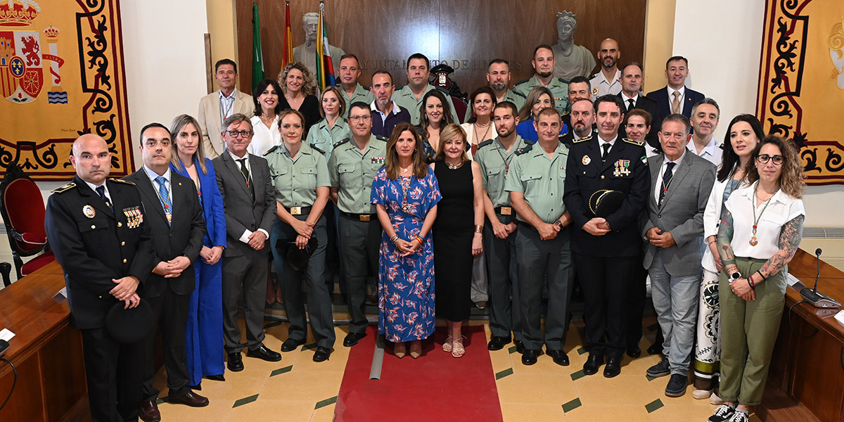 La Guardia Civil recibe la medalla de la ciudad de Linares